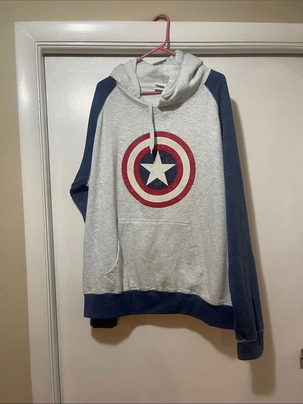 Universal Gray and Blue Captain
America Shield Crewneck Hoodie - Men xxl
